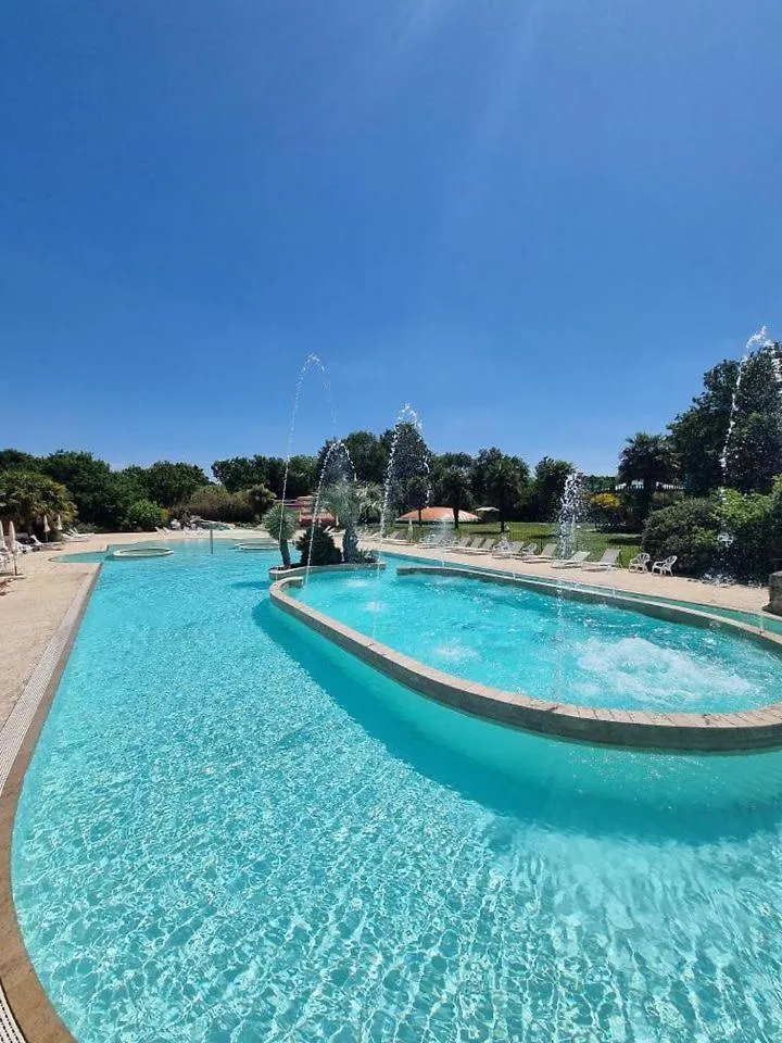 Camping De L Orangerie De Lanniron Mobilhome Esprit Zen R26 Quimper 0*,  France